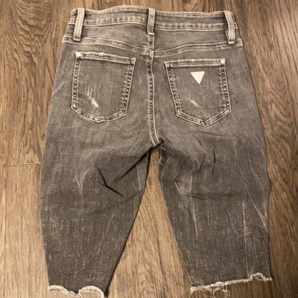 Super flattering Guess Bermuda shorts - Picture 4 of 5